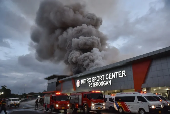 kebakaran metro sport center peterongan