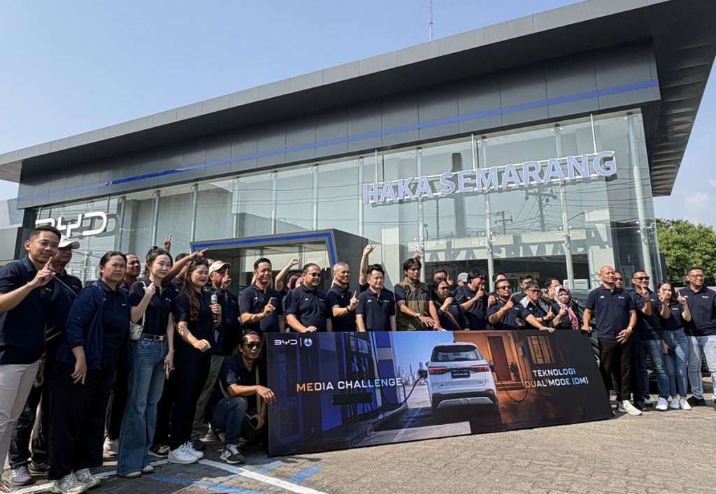 BYD M6 DM Irit Banget dari Semarang ke Kopeng